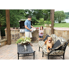 PetSafe PIG00-14673 Family with Dog Enjoying Afternoon in Yard with Rechargeable In-Ground Fence System